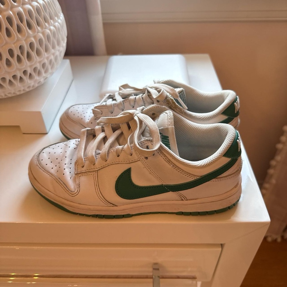 Nike Classic White and Green Low-Tops